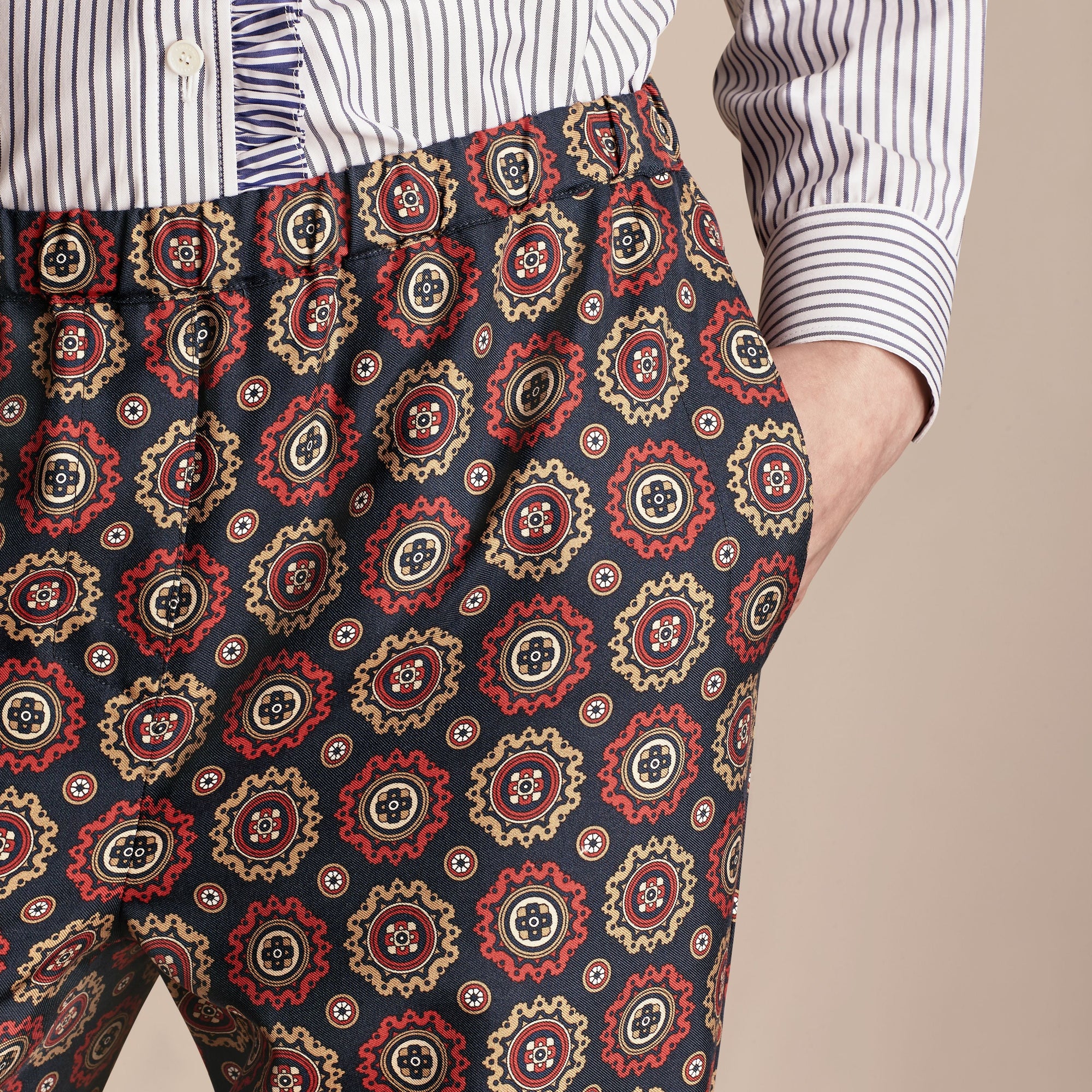 Pantalon 7/8 en sergé de soie avec imprimé pyjama - Navy