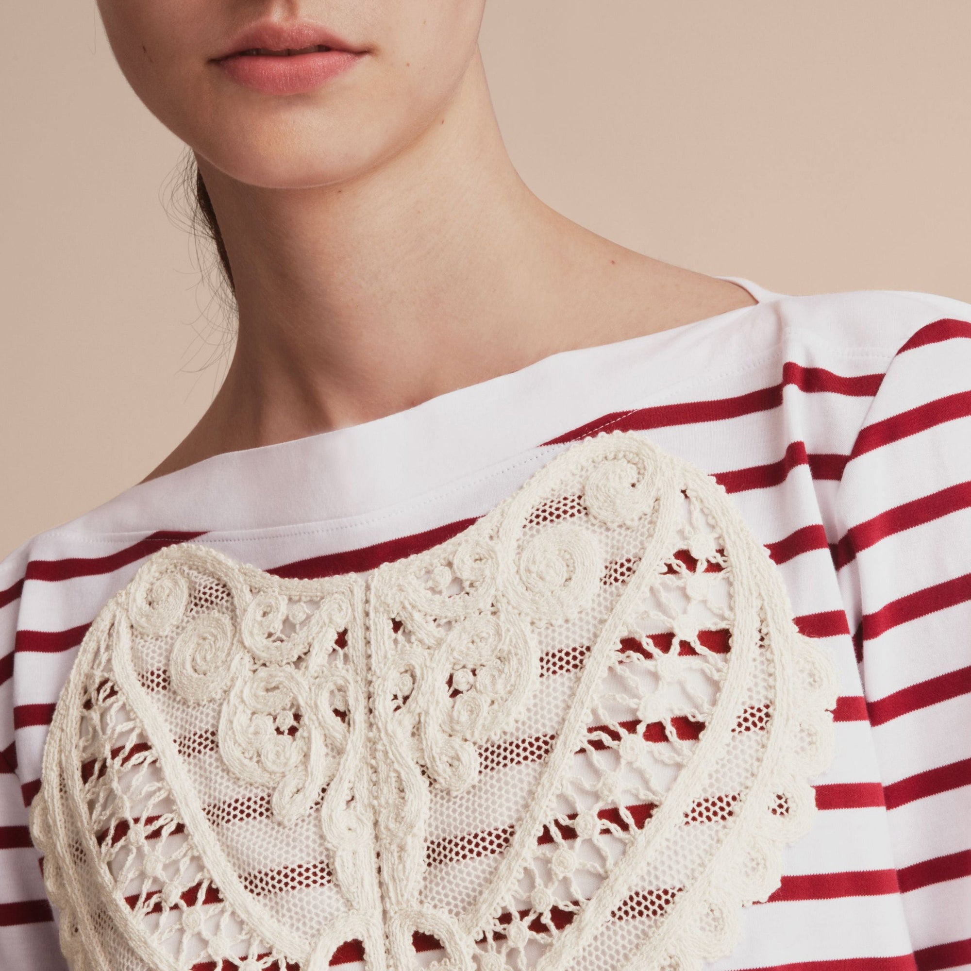 Haut marinière unisexe en coton avec appliqué en dentelle - Parade Red