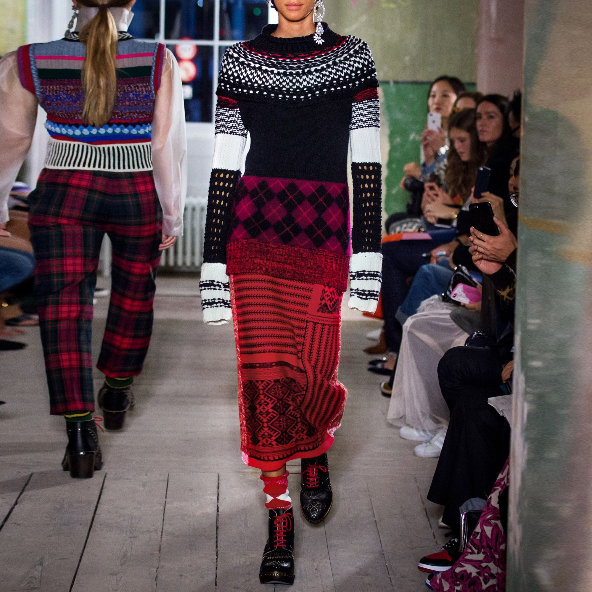 Jupe torsadée en cachemire & laine motif géométrique - Red & Black