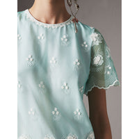 Robe t-shirt à manches courtes en tulle brodé - Aqua Green & White