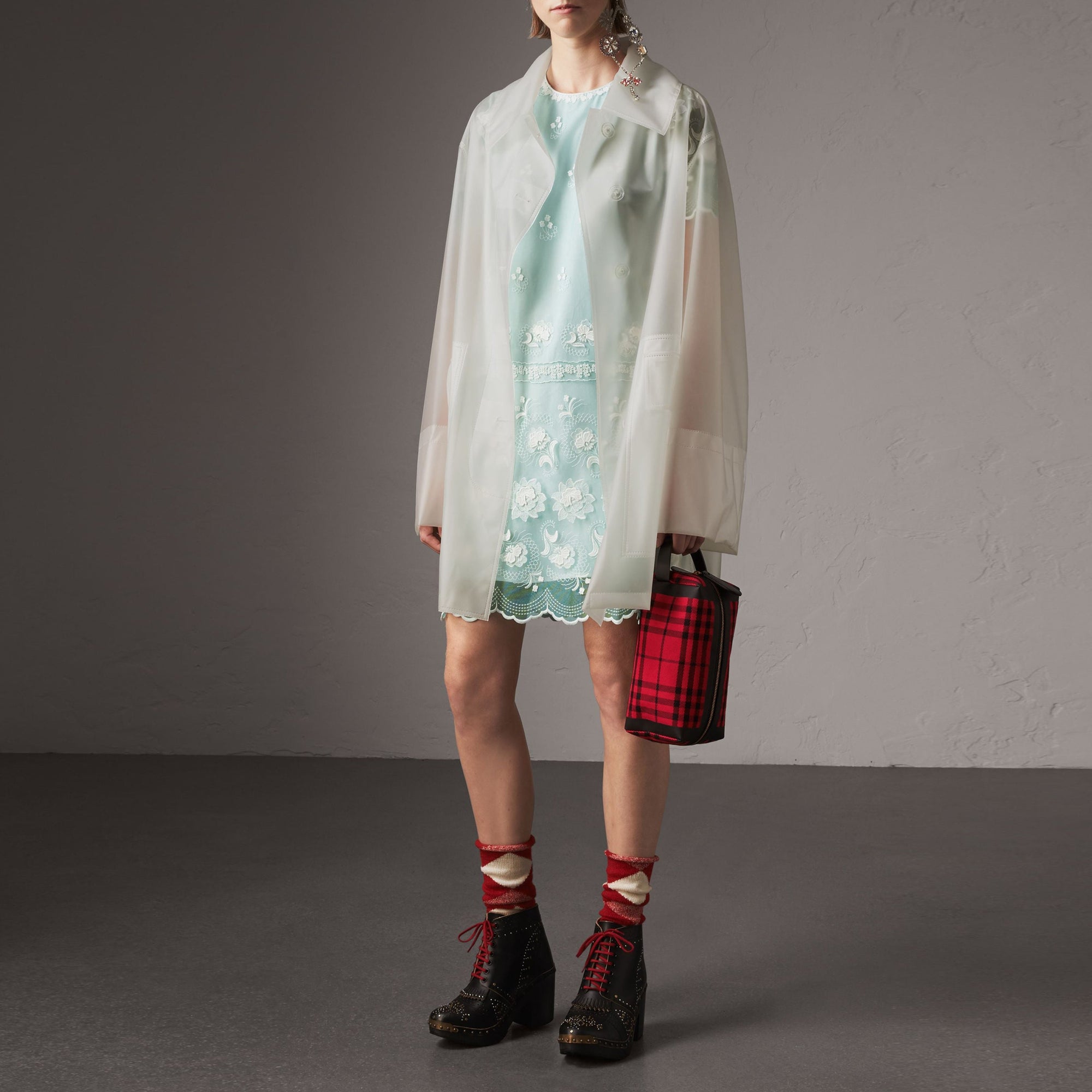 Robe t-shirt à manches courtes en tulle brodé - Aqua Green & White