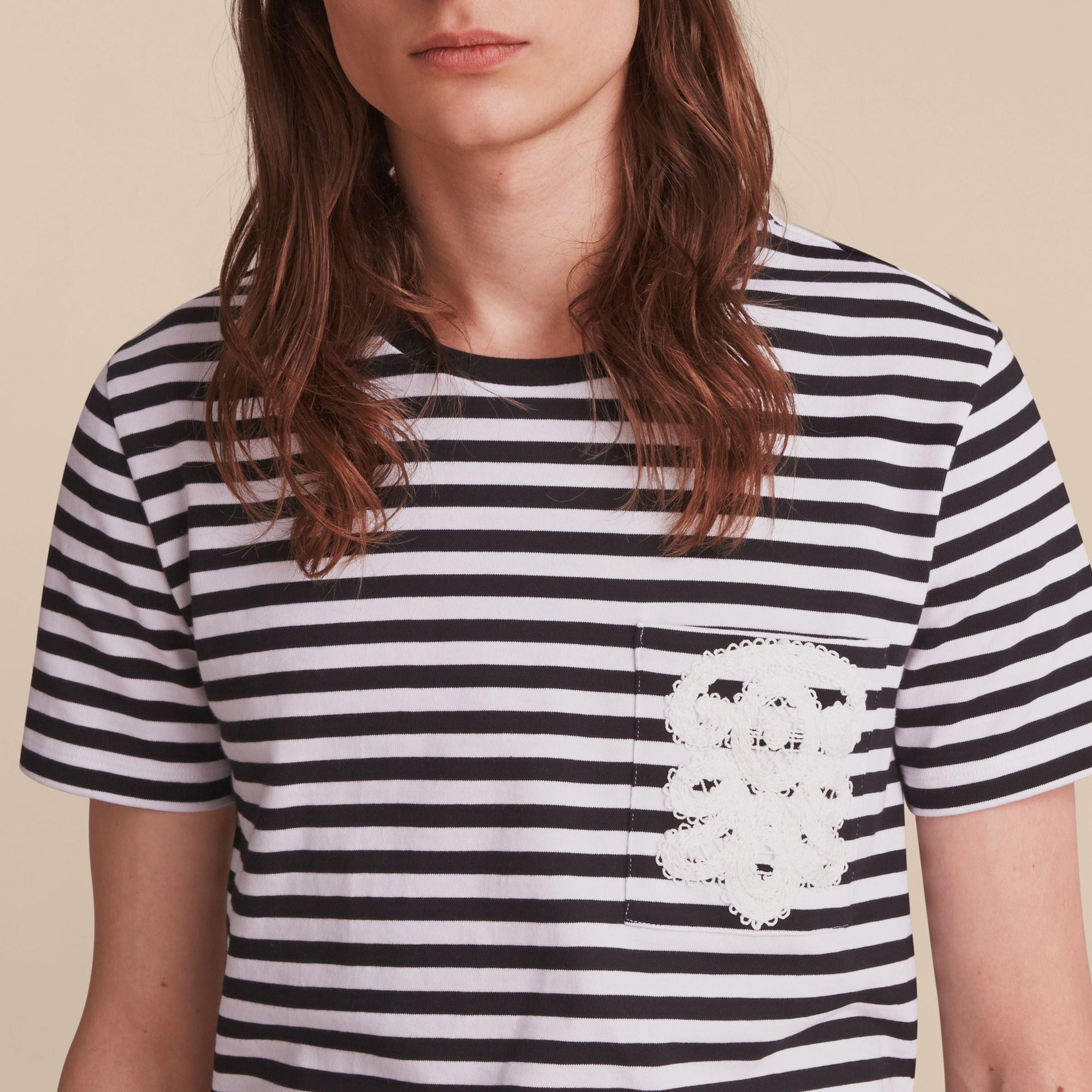T-shirt marinière en coton avec appliqué en dentelle - Black & White