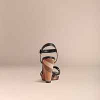 Sandales compensées en cuir avec motif House check - Black