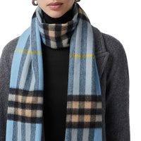 Écharpe en cachemire à motif check classique - Pale Blue Carbon