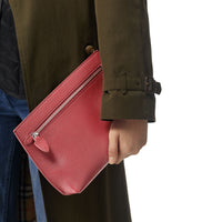 Clutch wristlet en cuir grainé - Crimson