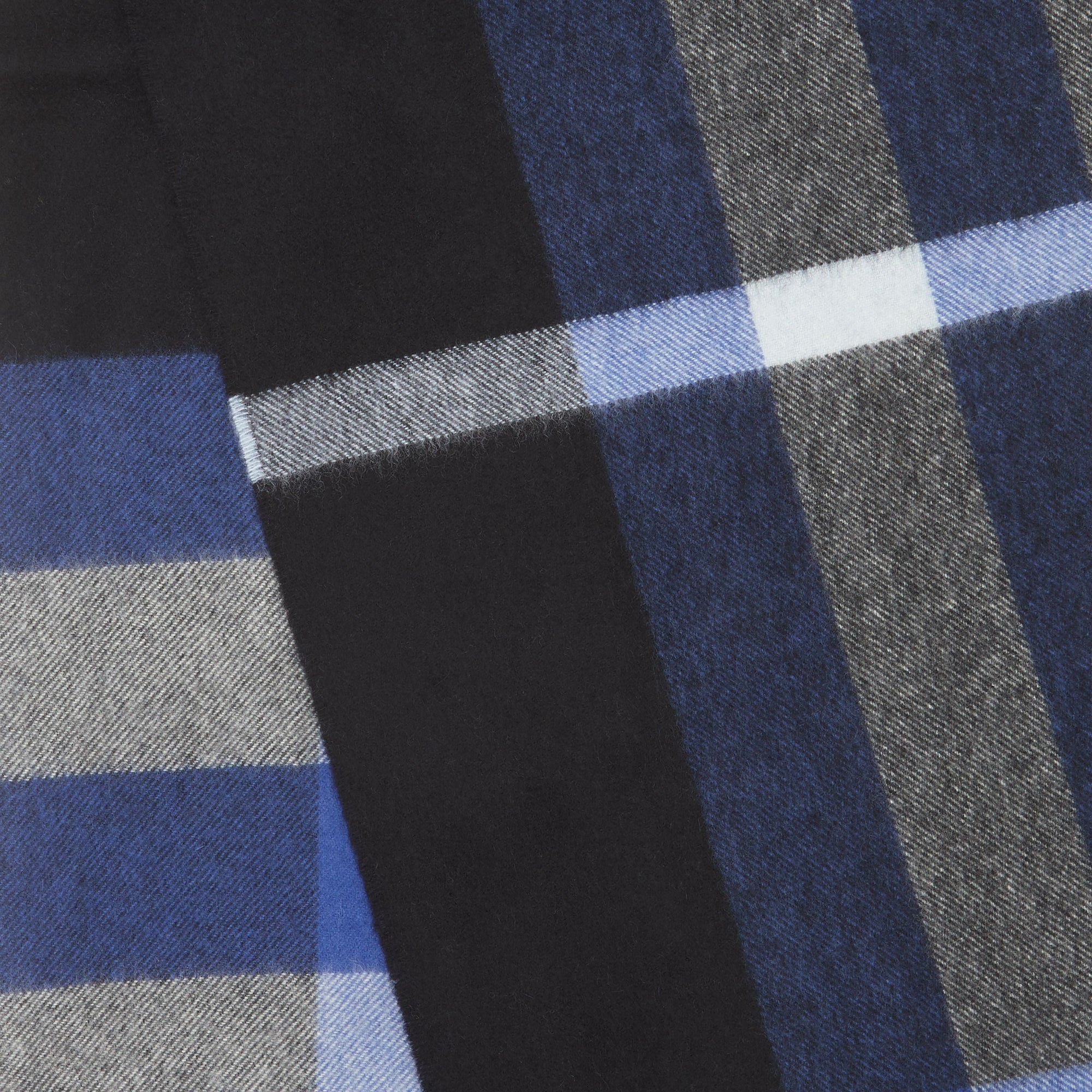 Écharpe en cachemire check - Black & Bluebell
