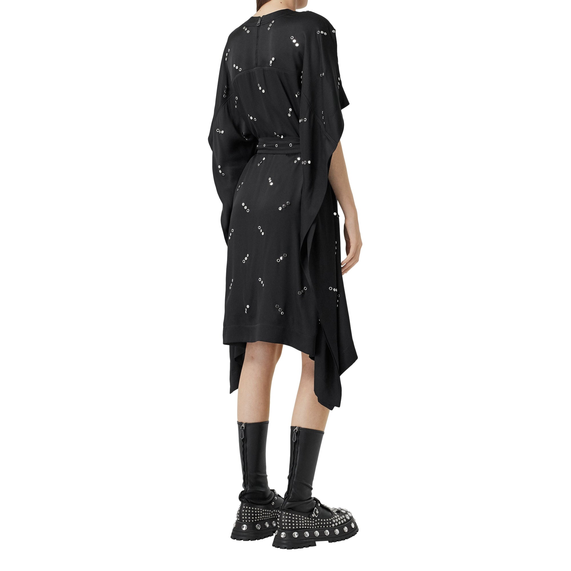 Robe en satin de soie avec manches à découpes et ornements - Black