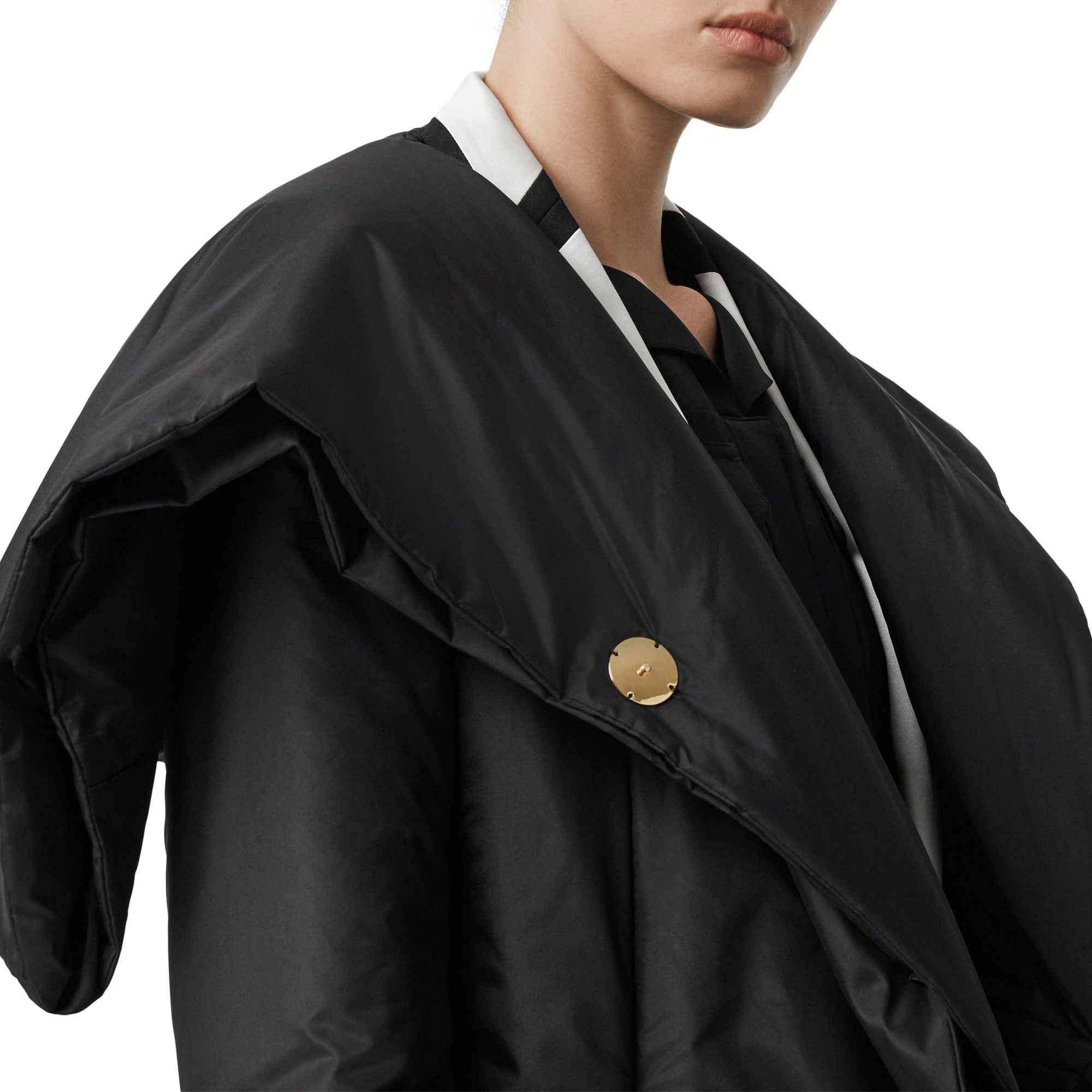 Manteau portefeuille en soie mélangée avec détail façon cape - Black