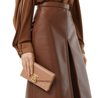 Clutch enveloppe TB ceinturé en cuir d'agneau matelassé - Warm Camel