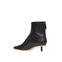 Bottines sculpturales à talon kitten heel en cuir d'agneau - Black