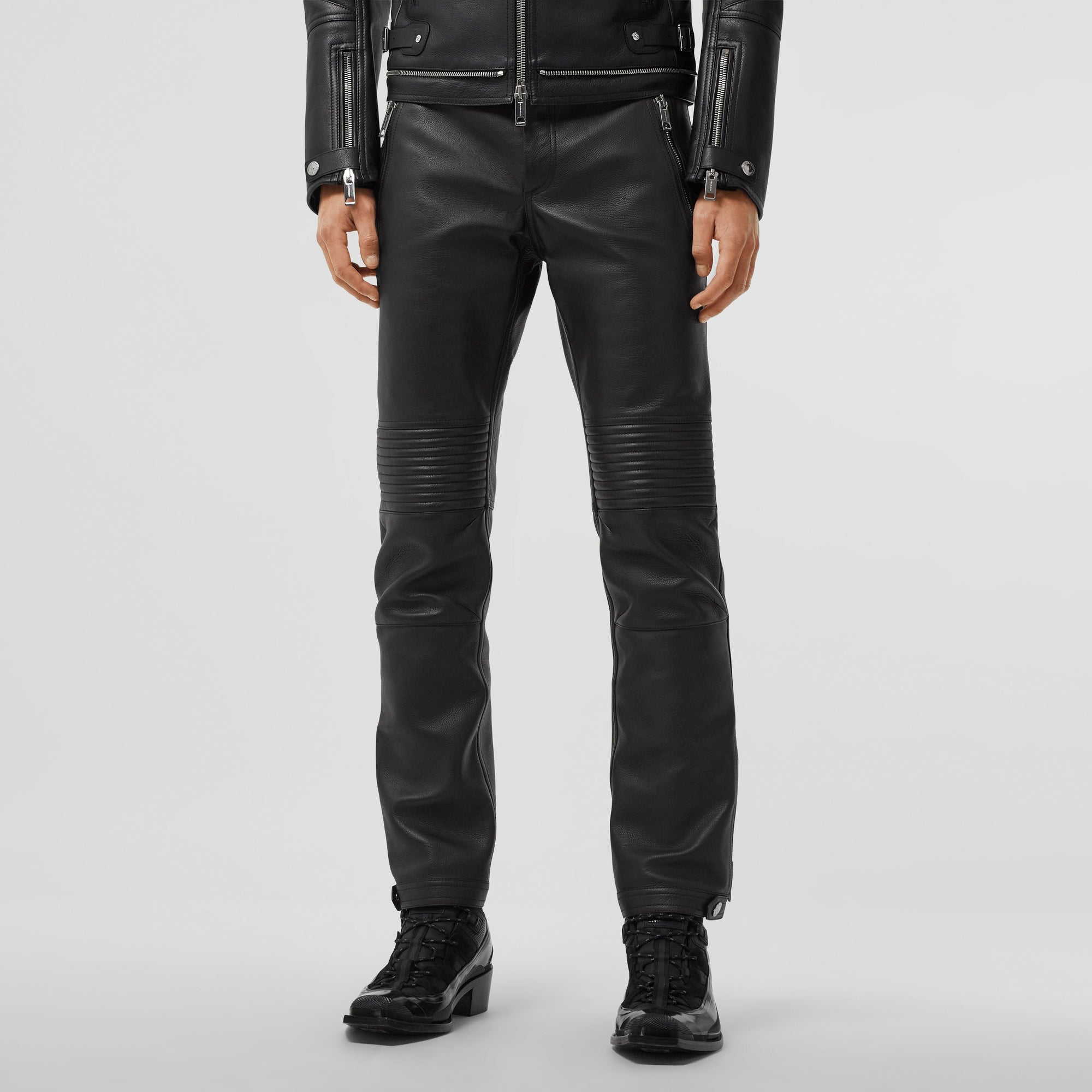 Pantalon en cuir contrecollé façon biker avec logo appliqué - Black