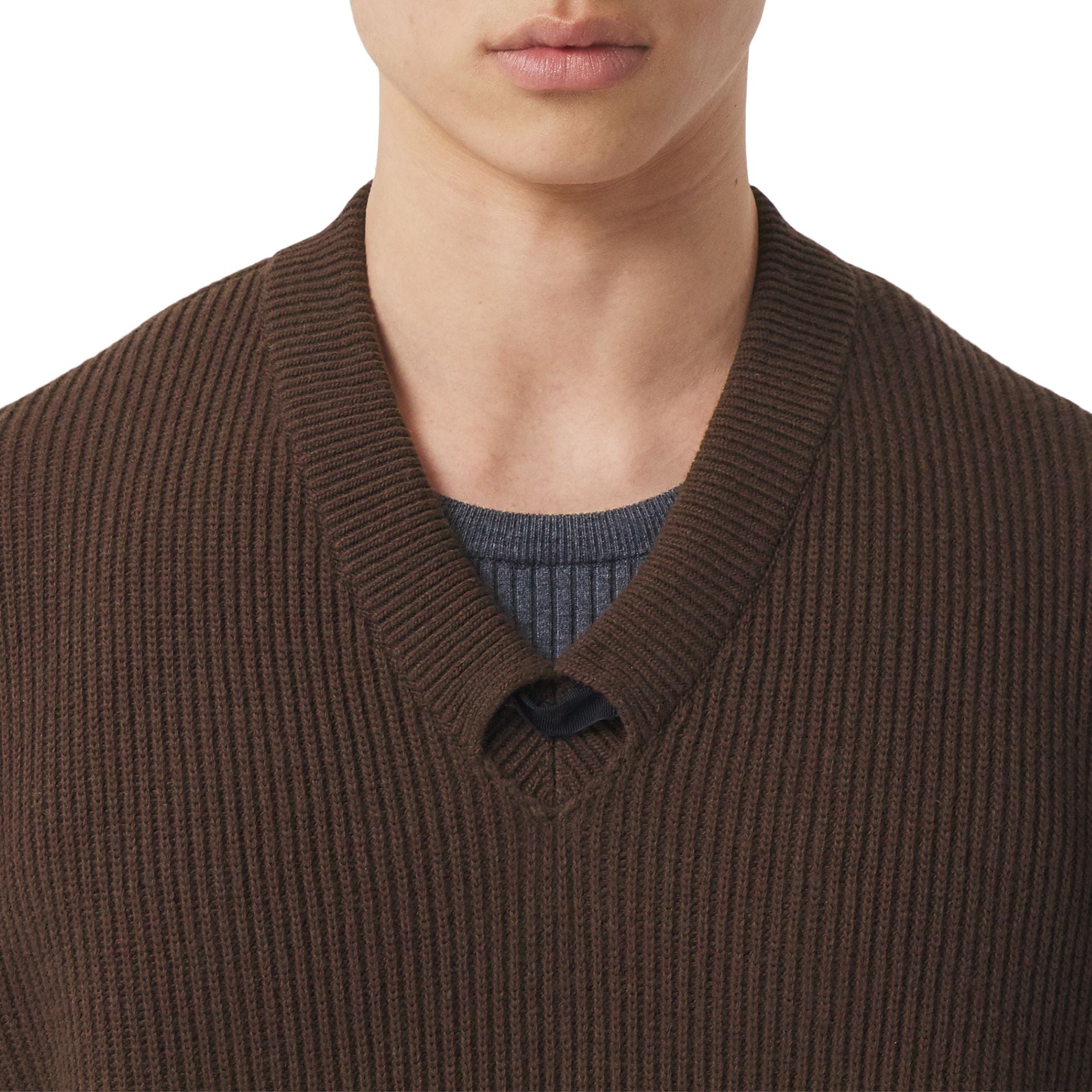 Pull en maille de laine côtelée avec détail sifflet plaqué or - Brown