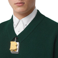 Pull en V en laine avec lettre - Alpine Green