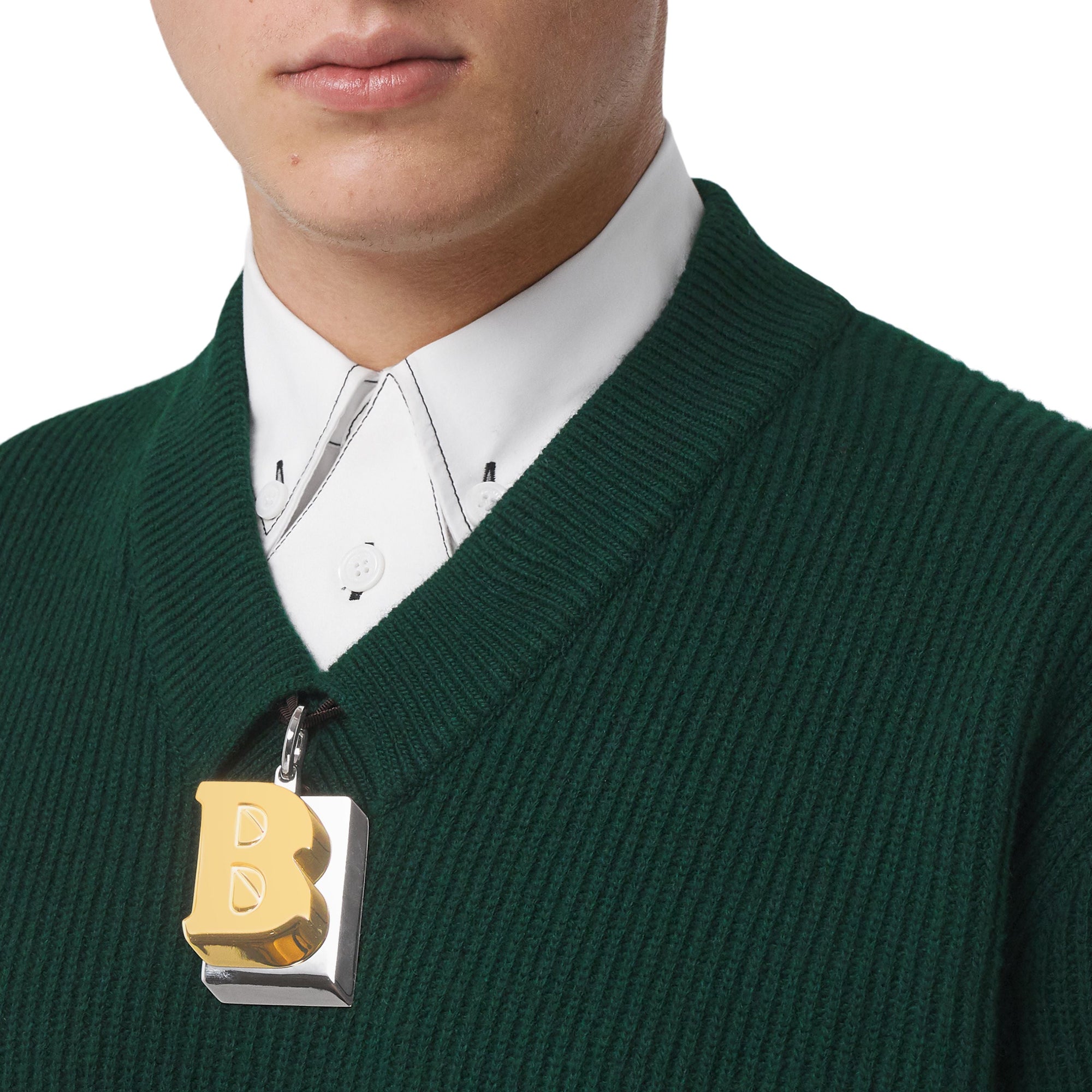 Pull en V en laine avec lettre - Alpine Green