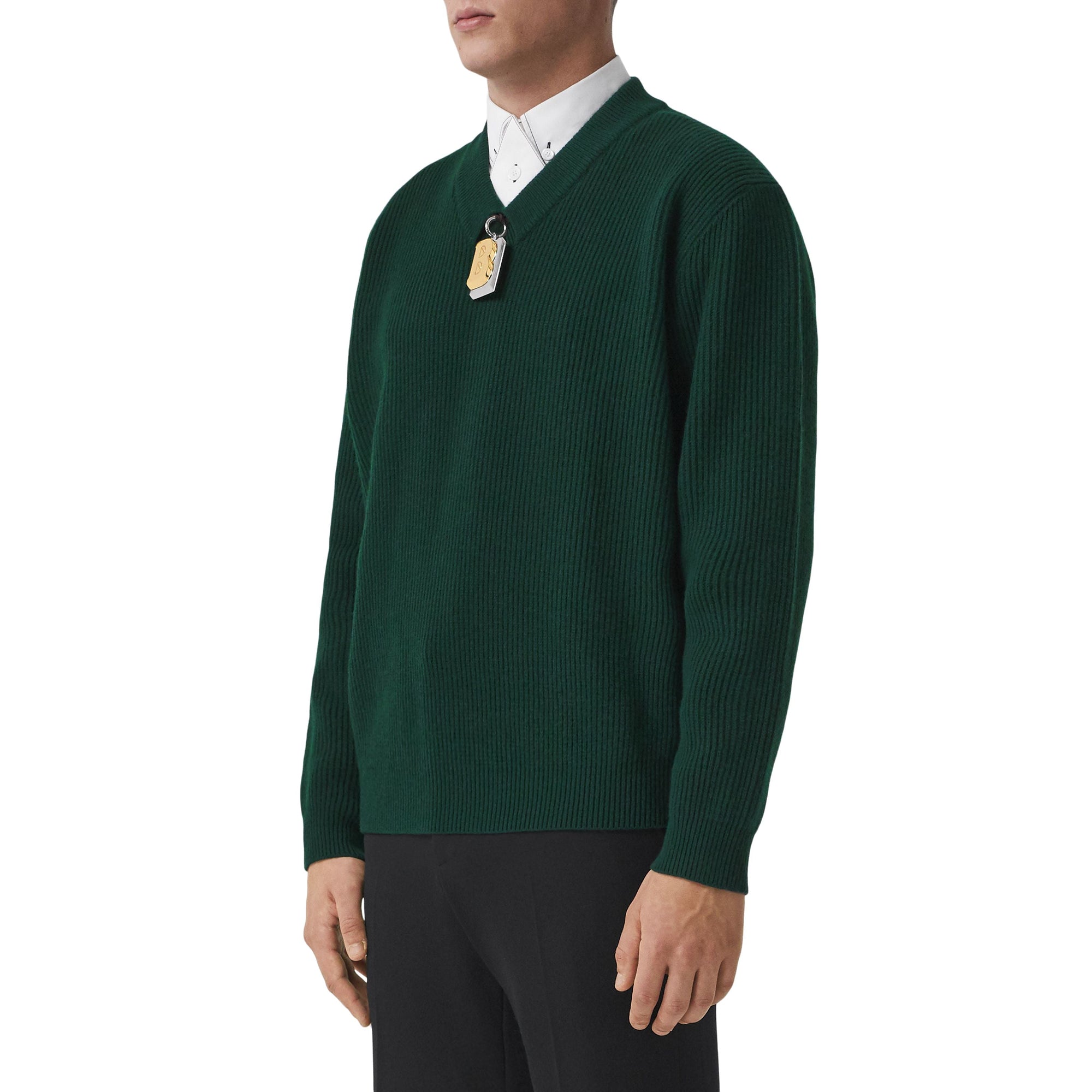 Pull en V en laine avec lettre - Alpine Green