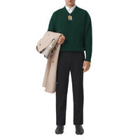 Pull en V en laine avec lettre - Alpine Green