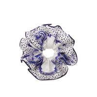 Chouchou en soie à imprimé céramique - Pale Indigo